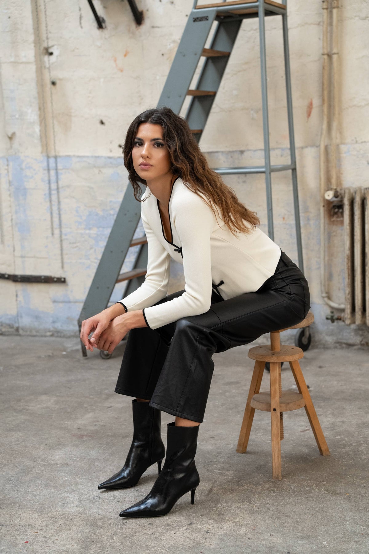 LULUMARY CONTRASTING WRAP SWEATER Neuletakki