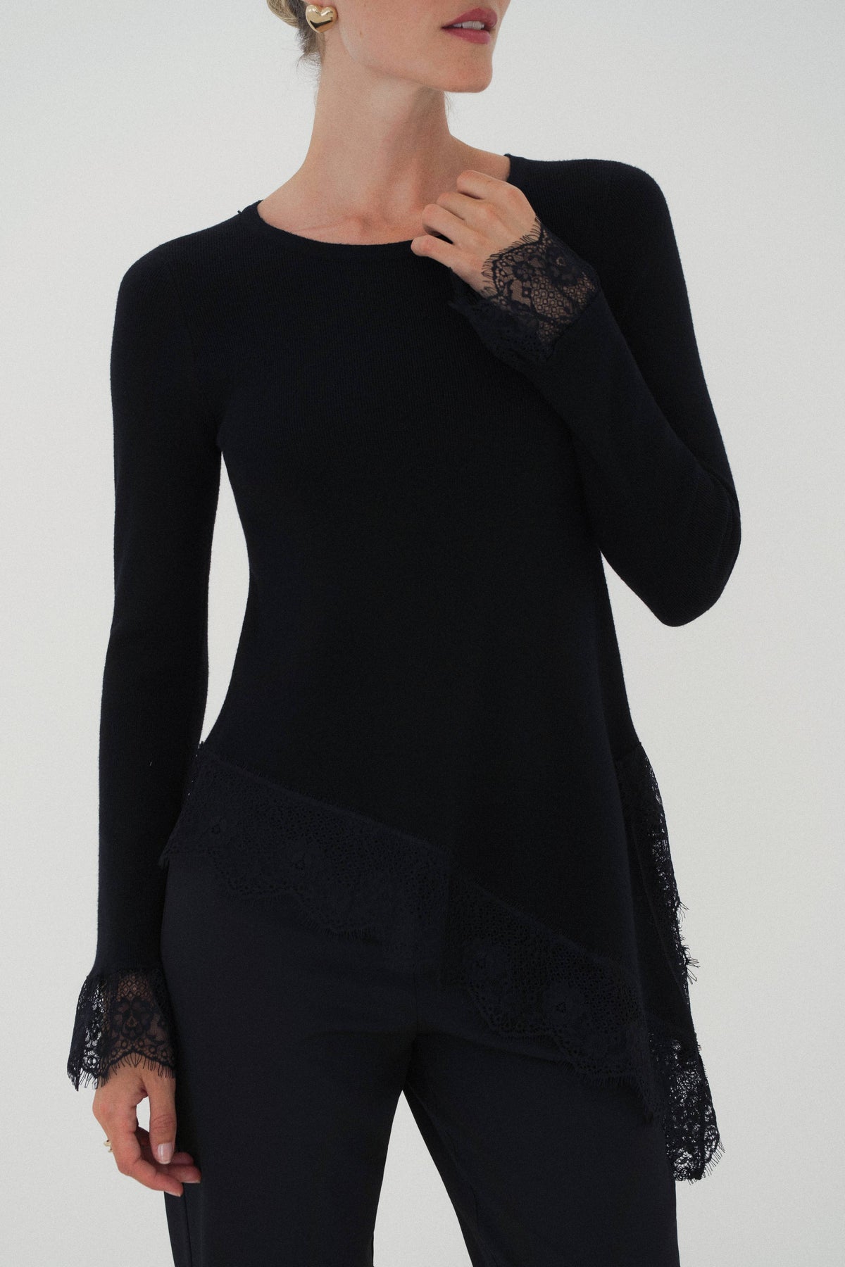 LULUMARY ASYMMETRIC SWEATER Paita