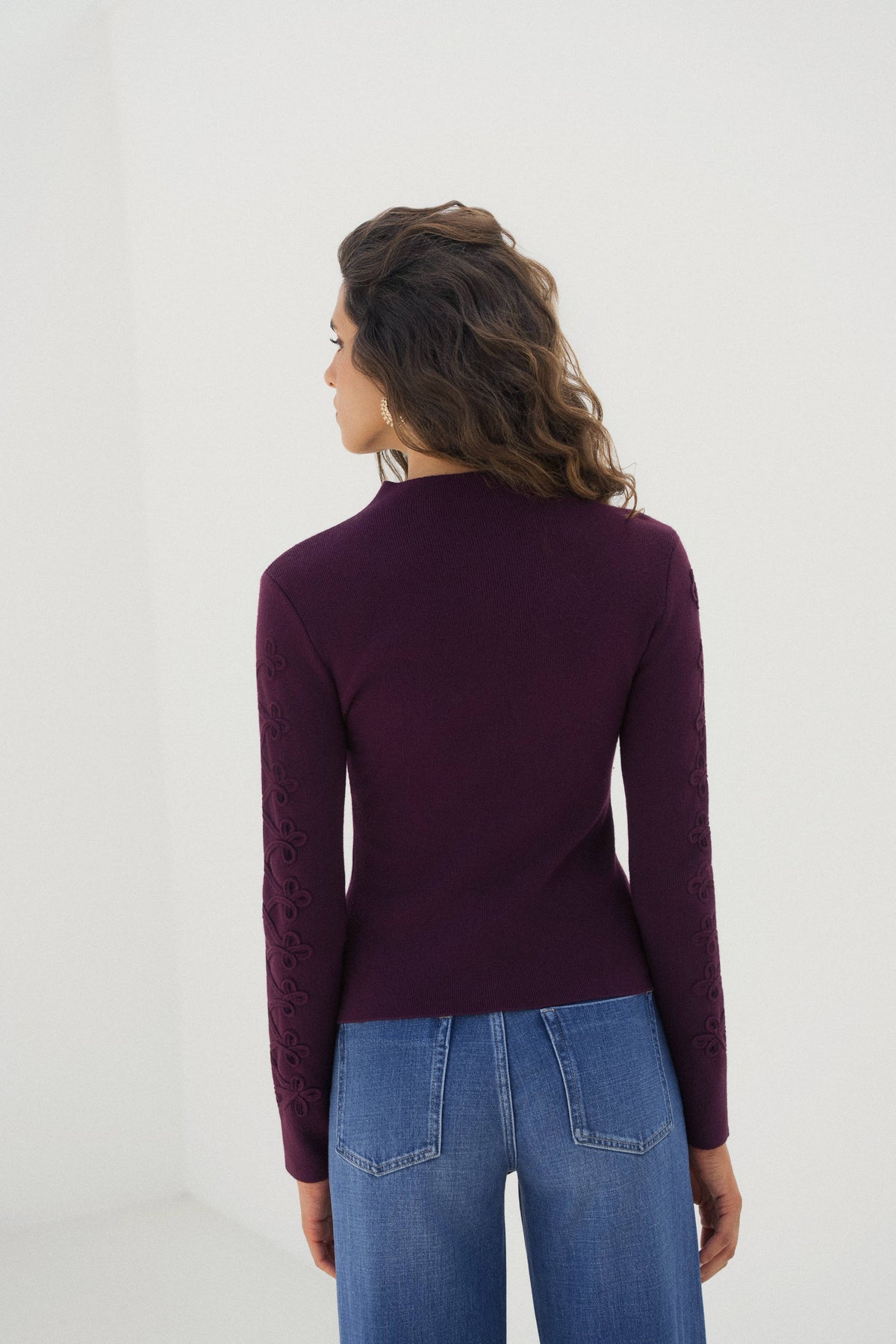 LULUMARY SWEATER WITH DECORATIVE SLEEVES Paita