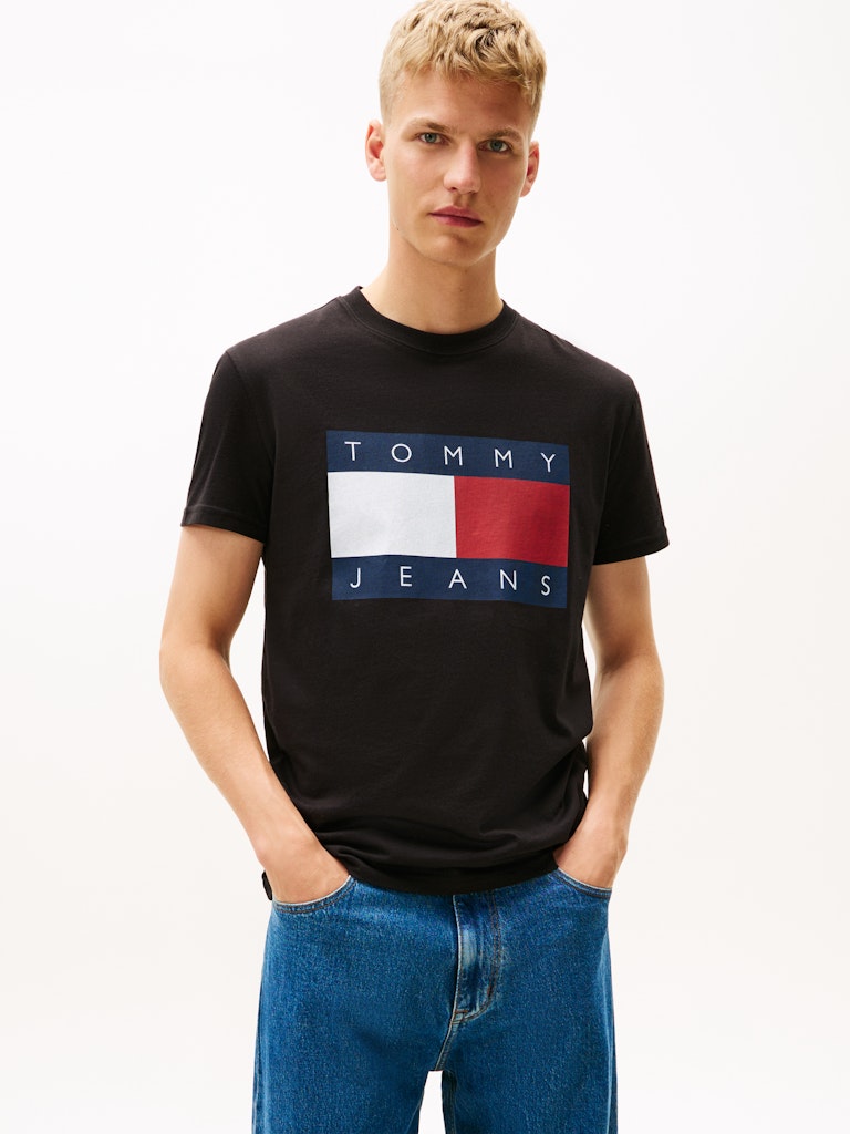 TJM REG BIG FLAG SS TEE EXT T-Paita