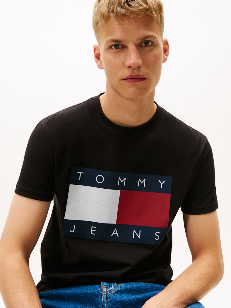 TJM REG BIG FLAG SS TEE EXT T-Paita