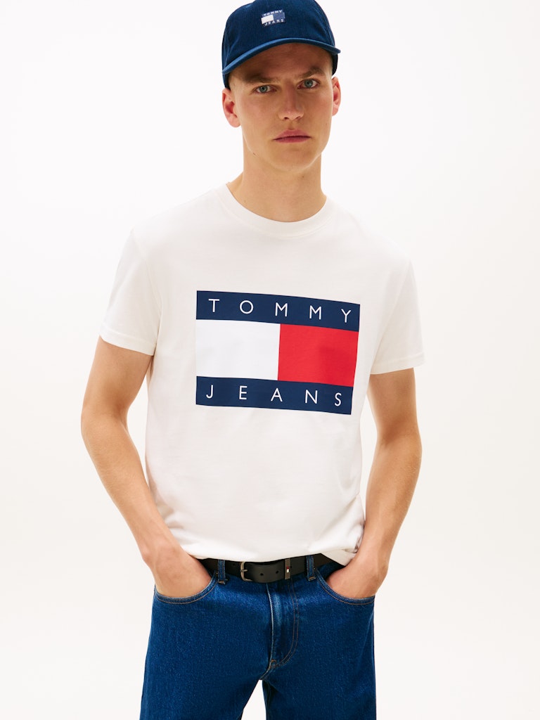 TJM REG BIG FLAG SS TEE EXT T-Paita