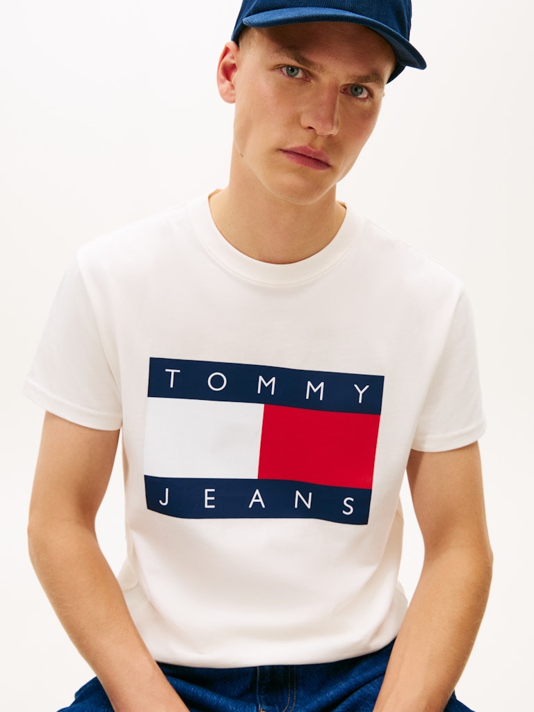 TJM REG BIG FLAG SS TEE EXT T-Paita