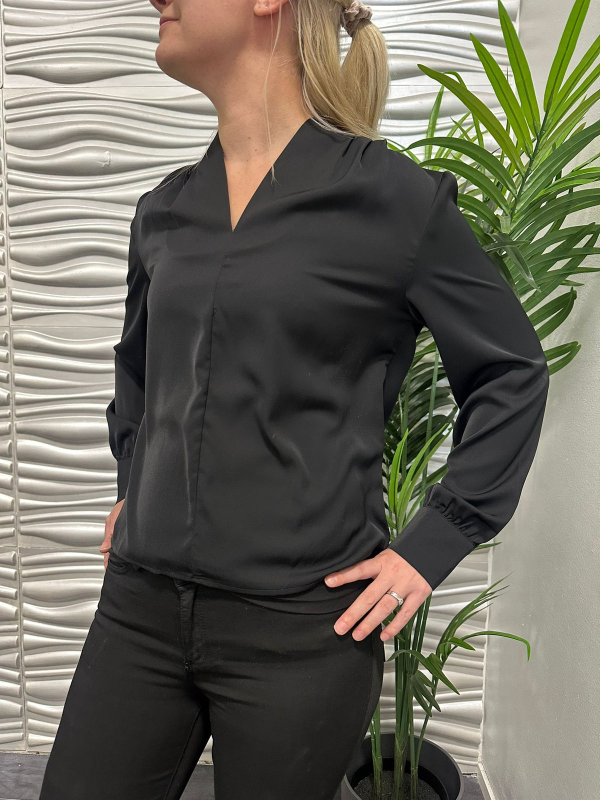 FB CLASSY V-NECK SHIRT Paitapusero